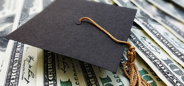 Graduation cap on money ©iStockphoto.com/zimmytws