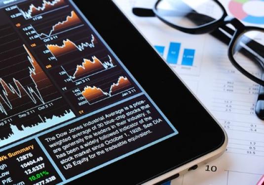 Stock Market analyze with iPad stock photo (©iStockphoto.com/hocus-focus)